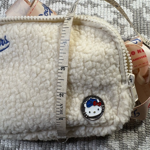 Dodgers x Hello Kitty 50th Anniversary- 2024 Fanny Pack/ Crossbody- New, unused - Picture 6 of 7